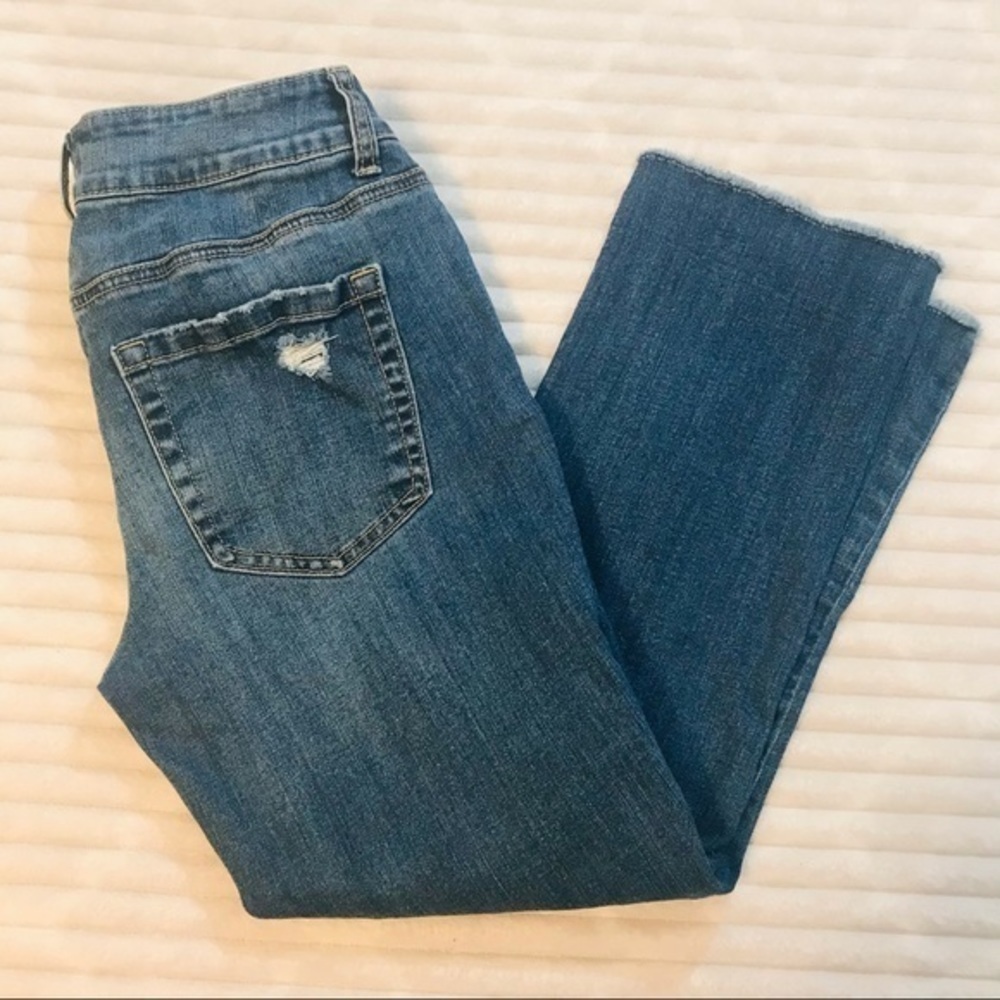 Maurices Straight Cropped Destructed Jeans Distressed Jean Size 2 26 - Picture 2 of 5